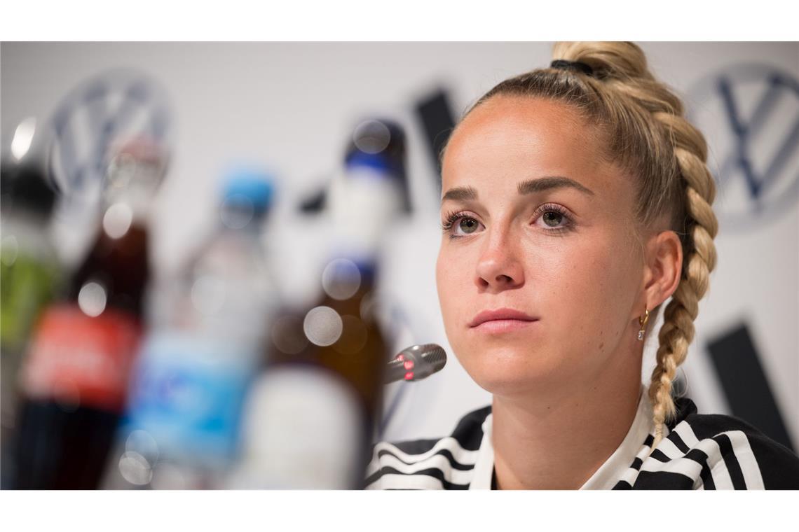 DFB-Kapitänin Gwinn bei der EM mit Regenbogenbinde Giulia Gwinn ist erstmals deutsche Kapitänin bei einem Turnier