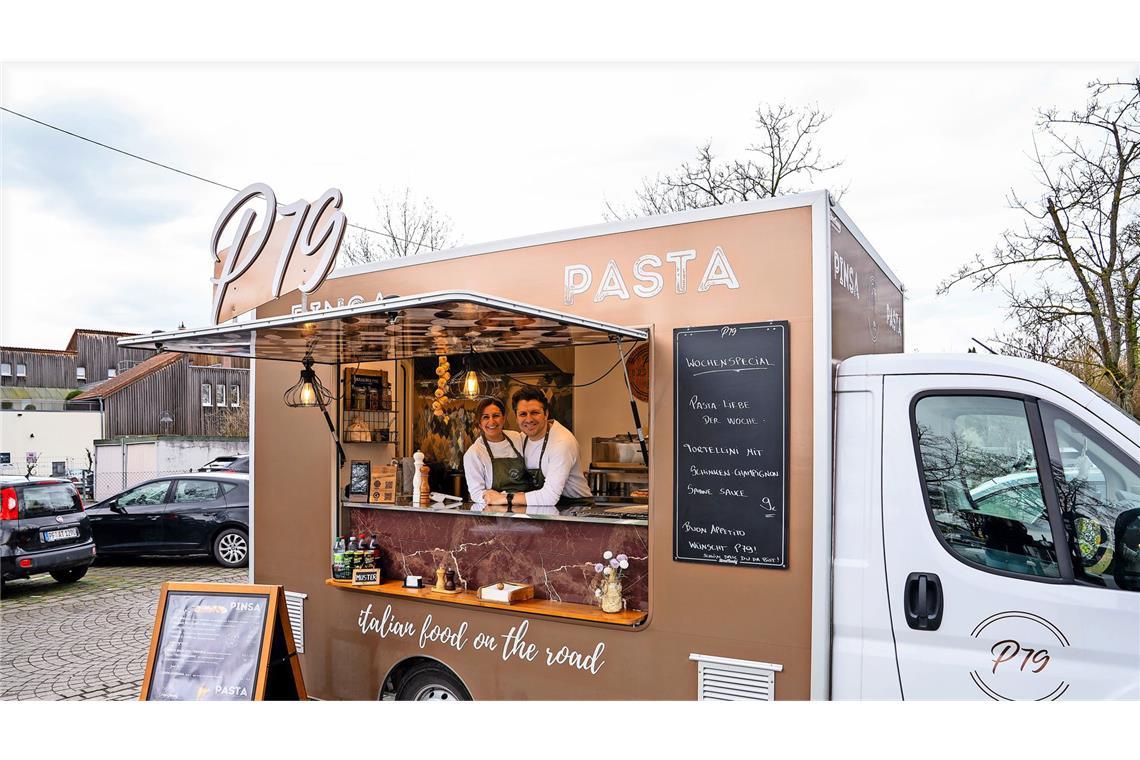 Giuseppe und Giuseppina Linoria in ihrem Foodtruck.
