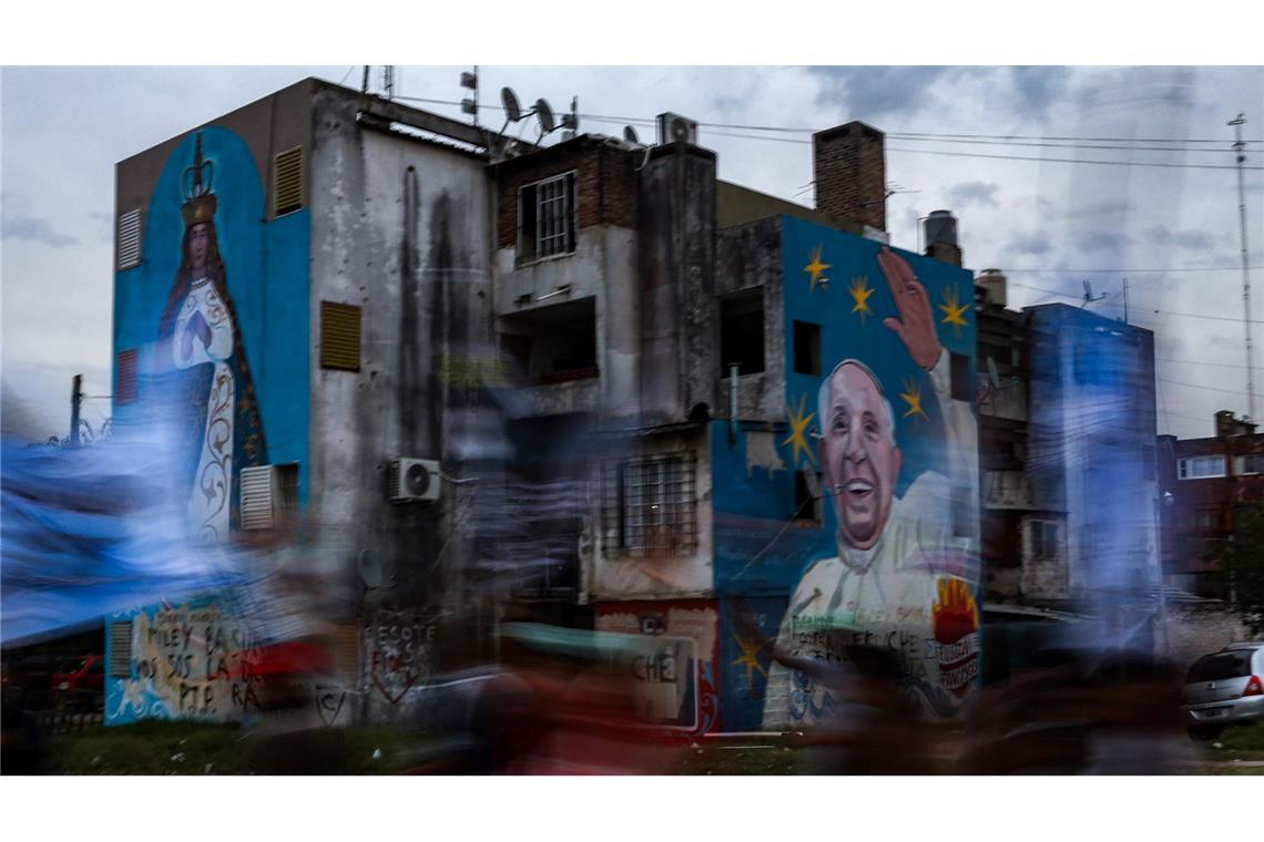 Bilder des Tages Gläubige der Pfarrei San Jose pilgern zur Kathedrale San Justo, La Matanza in Buenos Aires, in Erinnerung an Papst Franziskus.