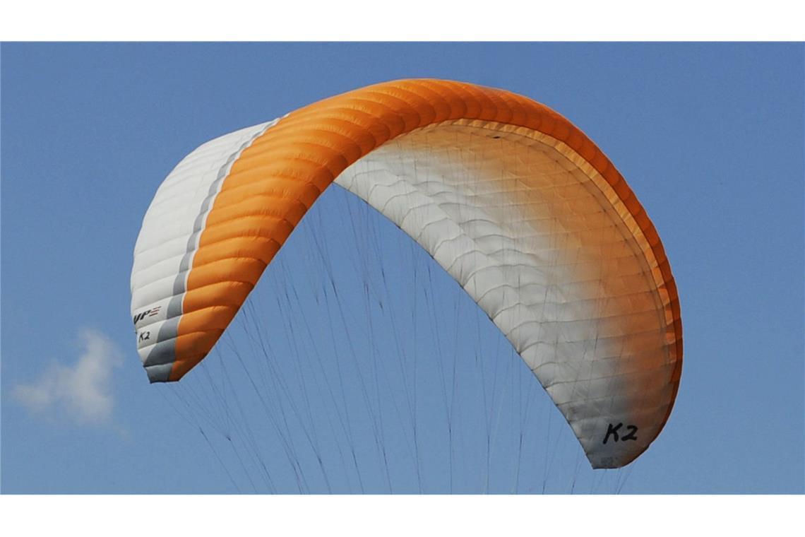 Deutscher und Schweizerin tödlich verunglückt Gleitschirm: Zwei Menschen sind bei einem Tandemflug ums Leben gekommen (Archivbild).