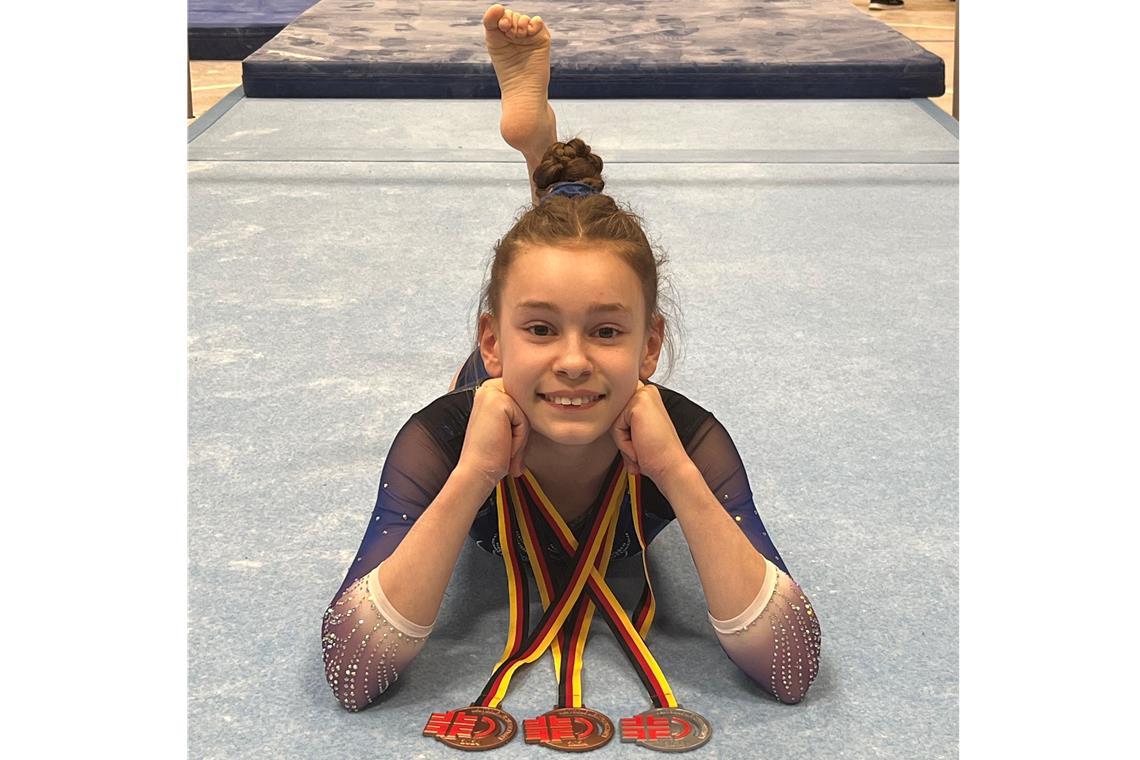 TSG Backnang Turnen: Einmal Silber und gleich zweimal Bronze Glücklich mit drei Medaillen bei der deutschen Jugendmeisterschaft: Amelie Schilling. Foto: privat