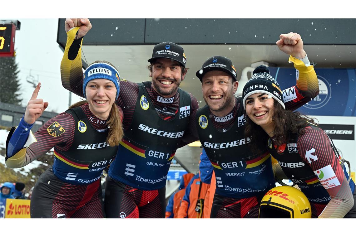 WM-Auftakt: Gold für Julia Taubitz und Max Langenhan Glückliches Quartett: WM-Bronze bei der Premiere im Doppelsitzer-Mixed