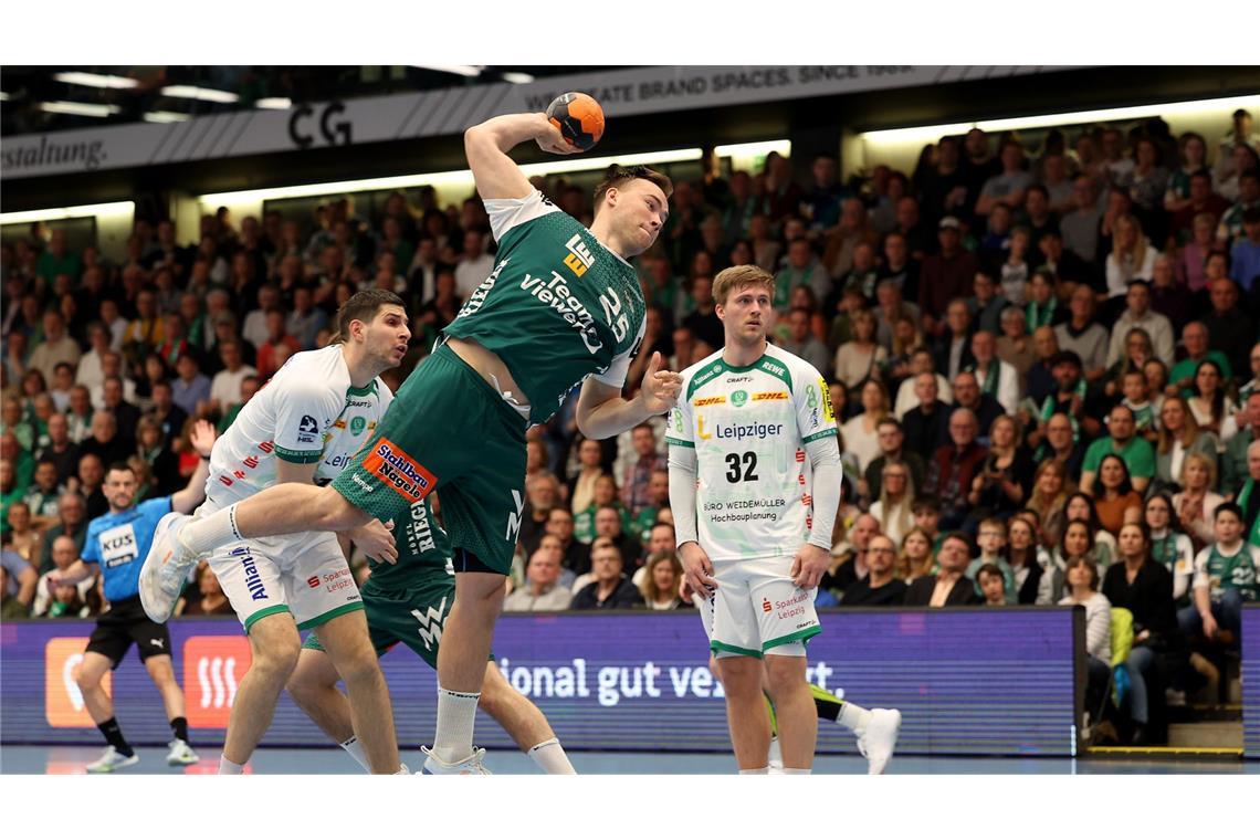 Frisch Auf feiert Matchwinner Bart Ravensbergen Göppingens Kreisläufer Ludvig Jurmala