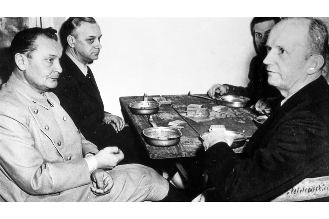 Göring (v. li.), Rosenberg, Admiral Dönitz und von Schirach.