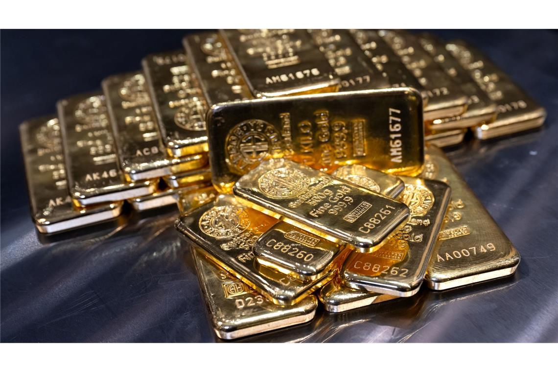 Goldpreis jetzt bei fast 3.900 Dollar Gold glänzt - auch in den Anlegerdepots. (Archivbild)