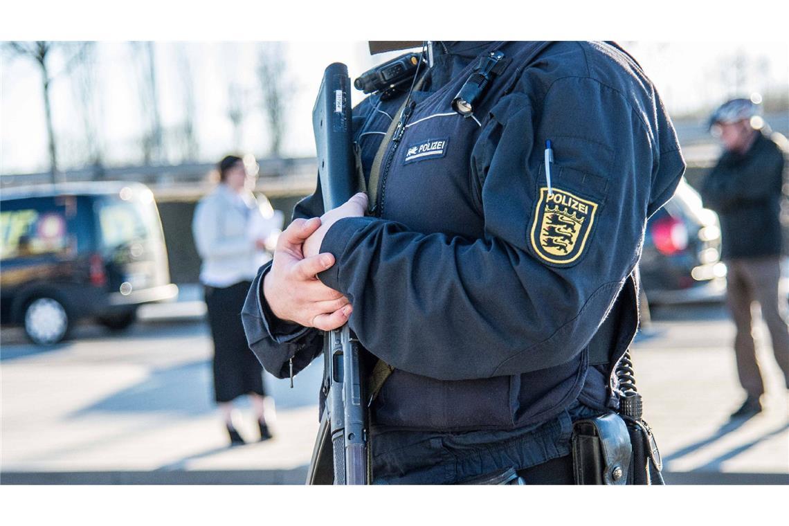 Gold im Wert von 18.000 Euro finden Zöllner in der Handtasche einer Frau (Symbolfoto).