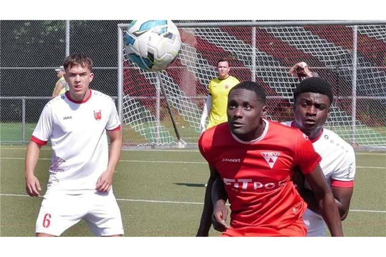 Goldener Torschütze für den TSV Weilimdorf: Terry Offei (Mitte).