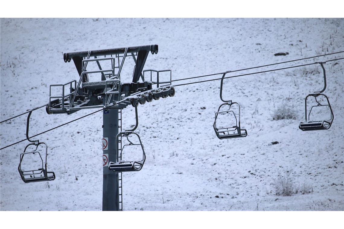Sesselliftpanne in Frankreich: 240 Skifahrer evakuiert Gondeln eines Sesselliftes: In Frankreich saßen 240 Skifahrer und Skifahrerinnen wegen einer Strompanne vorübergehend fest (Symbolfoto).