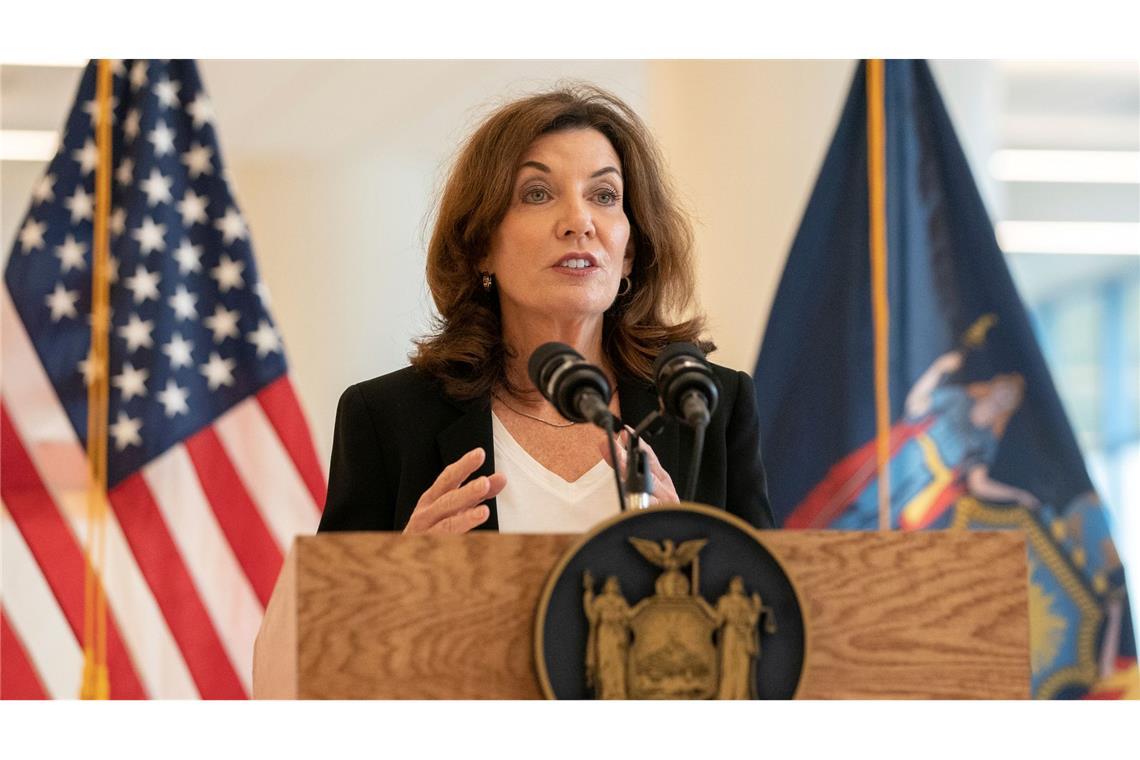 Empörung in USA: Gefängniswärter prügeln Häftling zu Tode Gouverneurin Kathy Hochul äußerte sich "entsetzt und schockiert" über die "sinnlose Tötung" des Häftlings. (Archivbild)