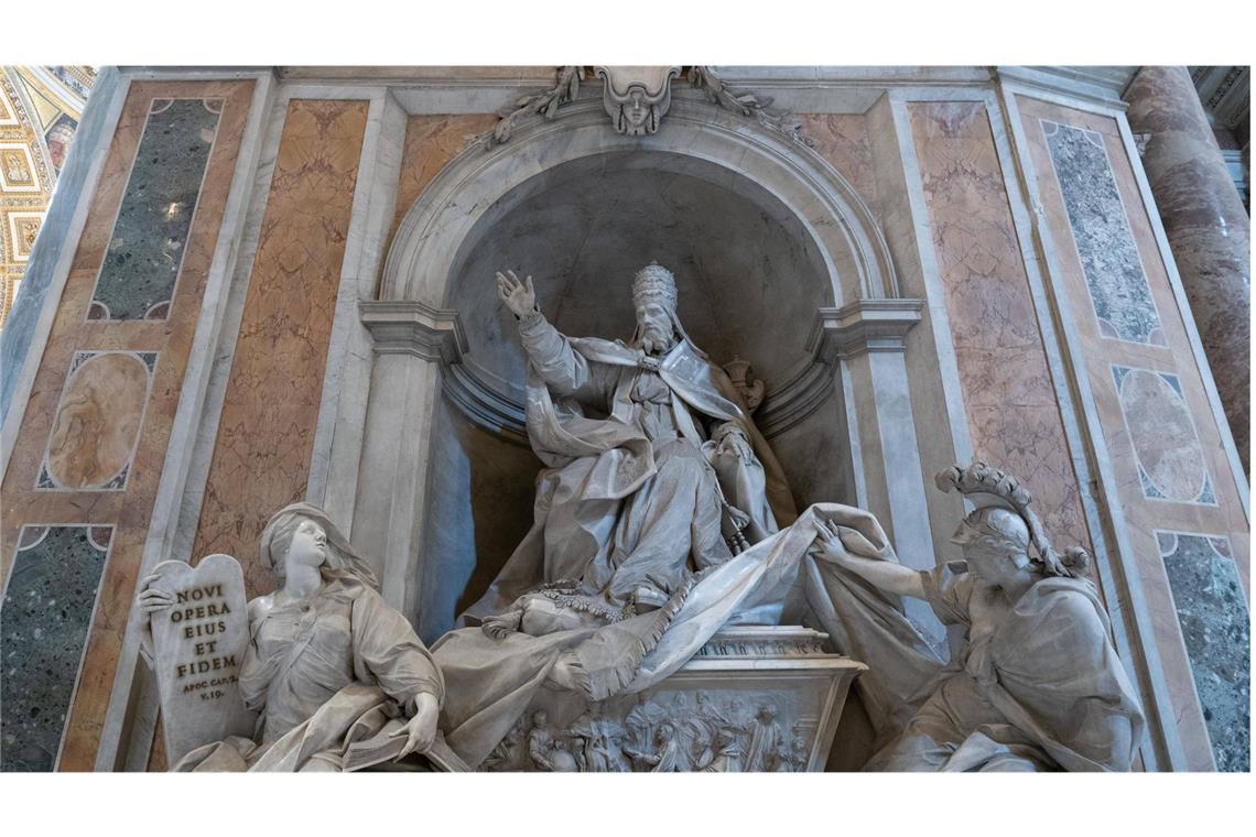 Papst Gregor XIII. führt den Gregorianischen Kalender ein Grabmal von Papst Gregor XIII. im Petersdom in Rom.