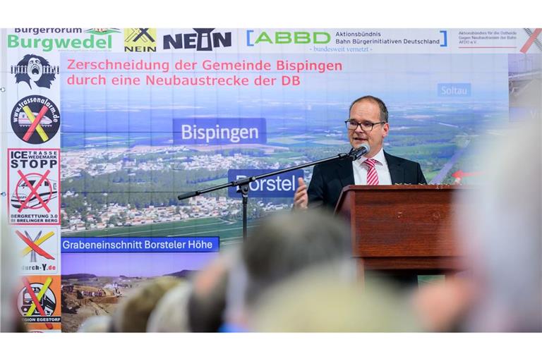Grant Hendrik Tonne (SPD), Minister für Wirtschaft, Verkehr und Bauen von Niedersachsen, spricht beim "Heidegipfel" zu dem die Bürgerinitiativen Pro-Alpha-E und der Projektbeirat Alpha-E eingeladen haben.