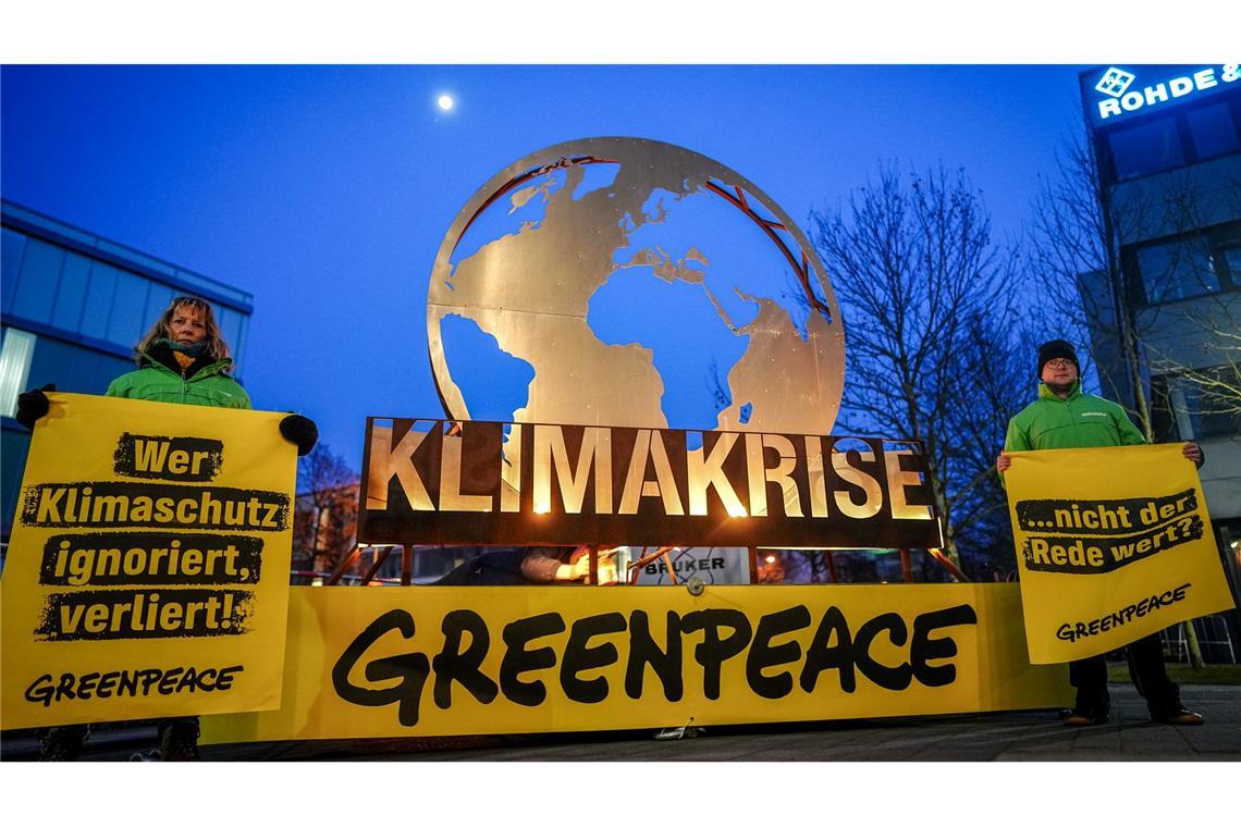 Greenpeace: Merz muss an Heizungsgesetz festhalten Greenpeace fordert von Merz, an Heizungsgesetz und Verbrenner-Aus festzuhalten.