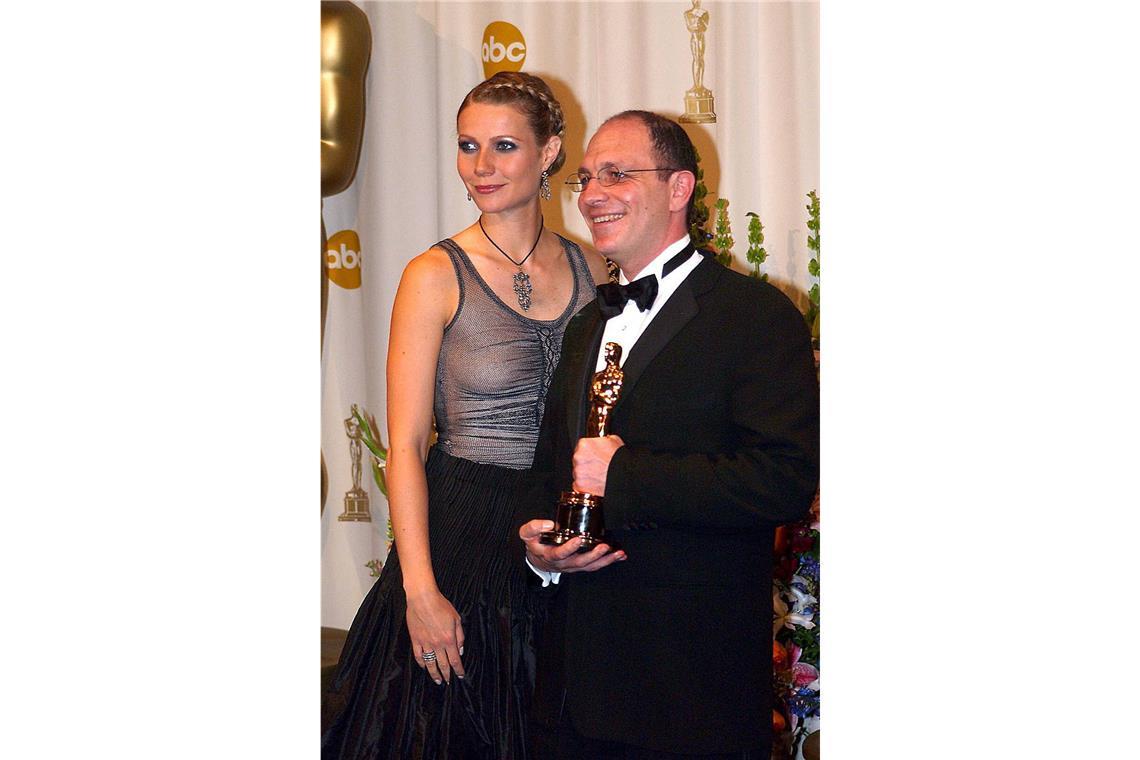 Die schlimmsten Oscar-Kleider aller Zeiten Gretchen trifft Gothic – das Schlimmste aus beiden Welten vereinte <b>Gwyneth Paltrow 2002</b> mit diesem Ensemble.