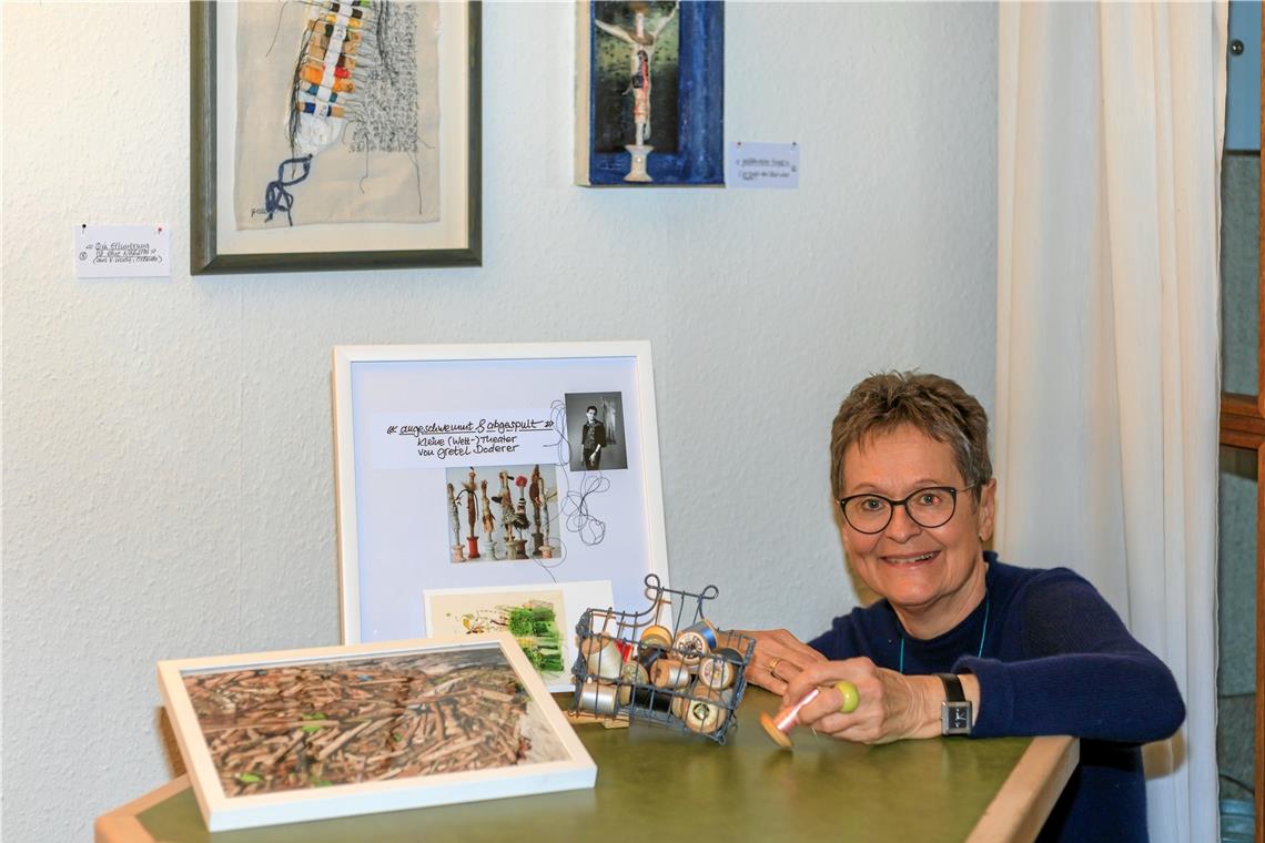 Gretel Doderer hat für die Ausstellung auch ein Foto von den Schwemmhölzchen sowie ein Körbchen mit Fadenrollen mitgebracht.