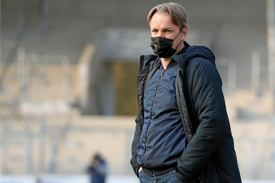 Klare Worte vom Sportchef an die Spieler Großaspachs Sportchef Joannis Koukoutrigas hofft, dass sein Appell an die Spieler zu einem Sieg bei der heutigen Partie in Stadtallendorf führt. Foto: A. Becher