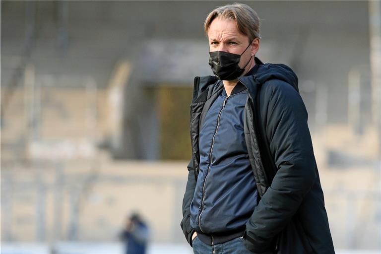 Großaspachs Sportchef Joannis Koukoutrigas hofft, dass sein Appell an die Spieler zu einem Sieg bei der heutigen Partie in Stadtallendorf führt. Foto: A. Becher