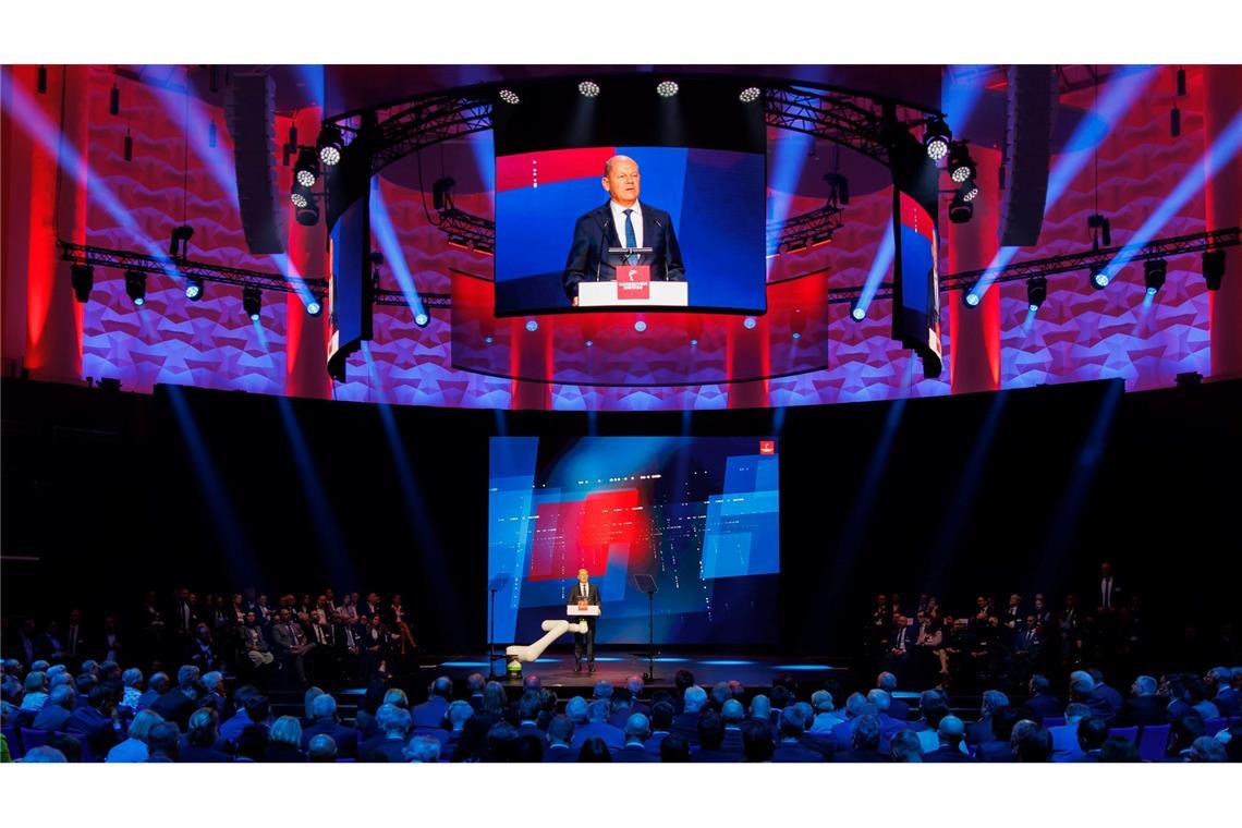 Scholz eröffnet Hannover Messe: "Willkommen bei Freunden" Große Bühne, große Botschaft: Europas Ziel bleibe Kooperation, sagt Kanzler Scholz.