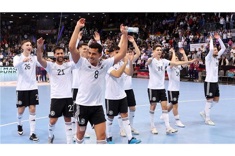 Große Freude bei Rekordkulisse: Knapp 6000 Zuschauer besuchten das Länderspiel gegen England