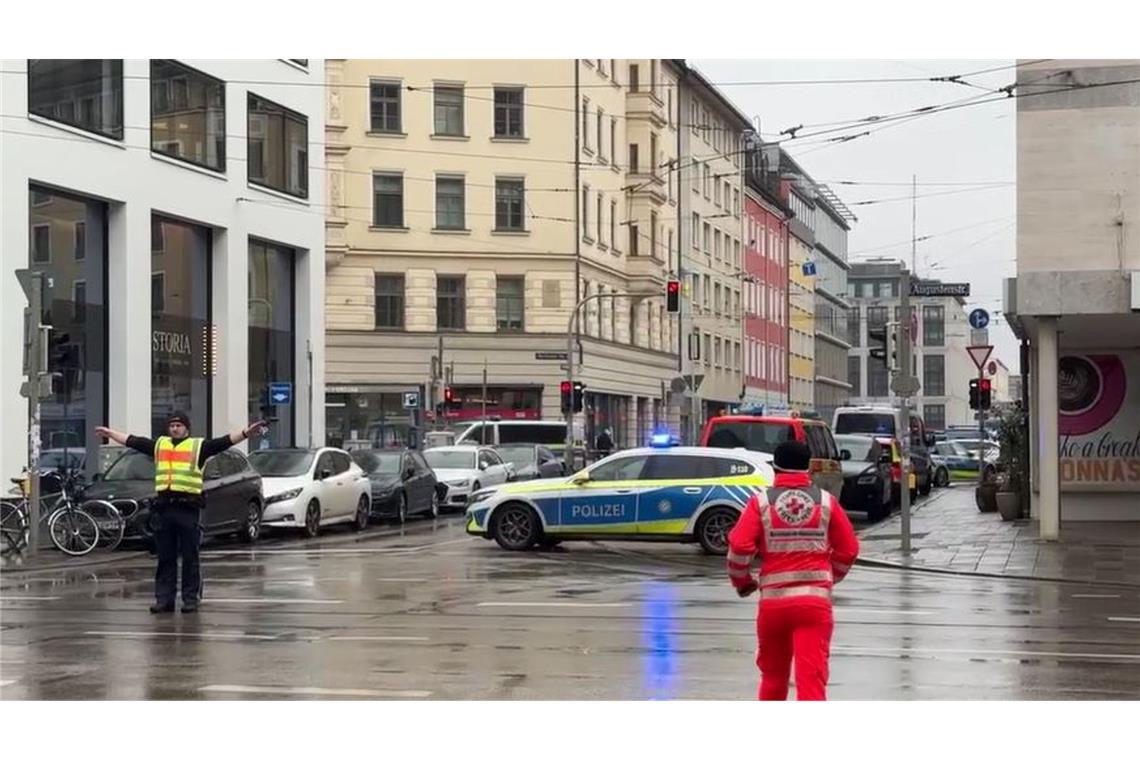 "Schwarzer Tag für München" - Asylbewerber fährt in Demo Großeinsatz in München.