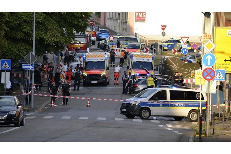 Großeinsatz von Polizei und Rettungskräften in der Völklinger Innenstadt am Donnerstagabend.