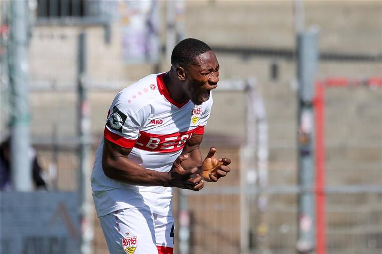 Großer Ärger nach verpasster Großchance: Mo Sankoh vom VfB II hadert in Haching.