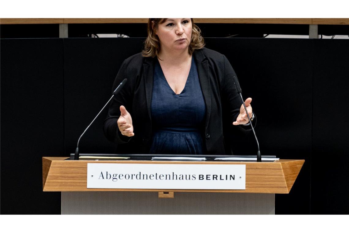 Vorbild Tokio: Berliner Grüne wollen U-Bahn-Wagen für Frauen Grünen-Abgeordnete Antje Kapek setzt auf eine politische Debatte zu ihren Vorschlägen. (Archivbild)
