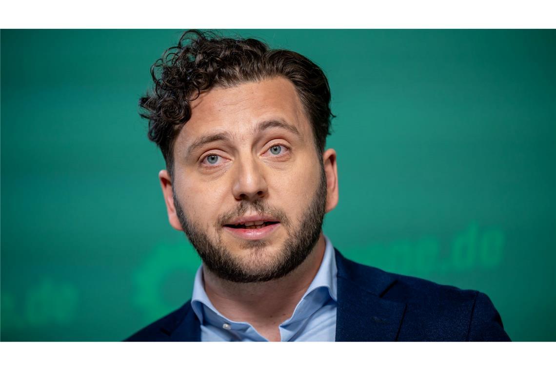 Union: "Brandmauer" zu AfD steht - Merz geht auf Ex-Ampel zu Grünen-Chef Banaszak sieht rechtliche Probleme
