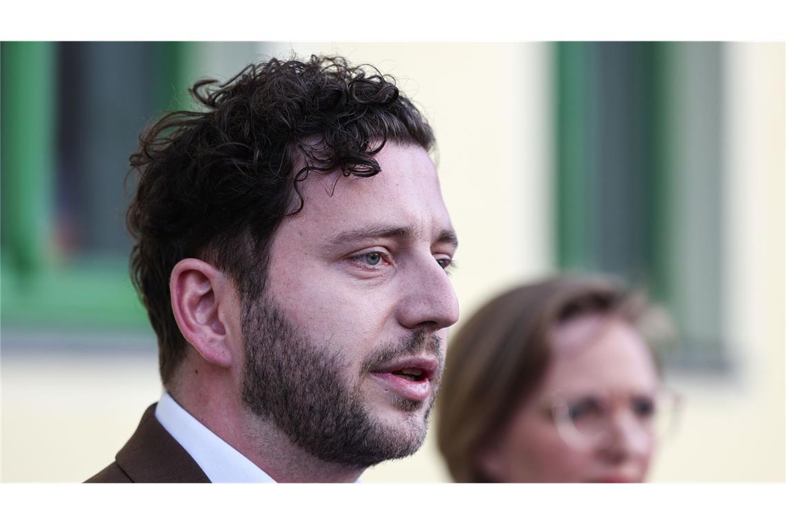 Grüne räumen Fehler ein Grünen-Co-Chef Felix Banaszak