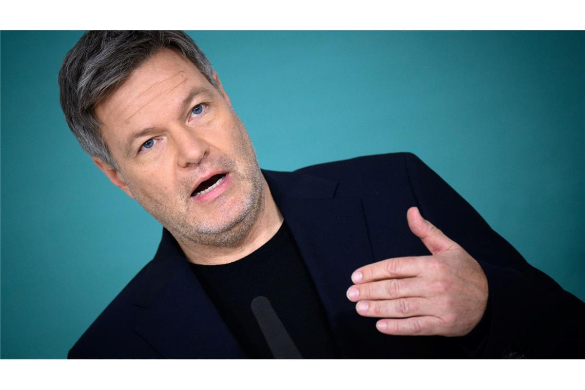 Kritik an Merz-Aussagen zur Zukunft der Stahlindustrie Grünen-Kanzlerkandidat Robert Habeck stellte sich dagegen.