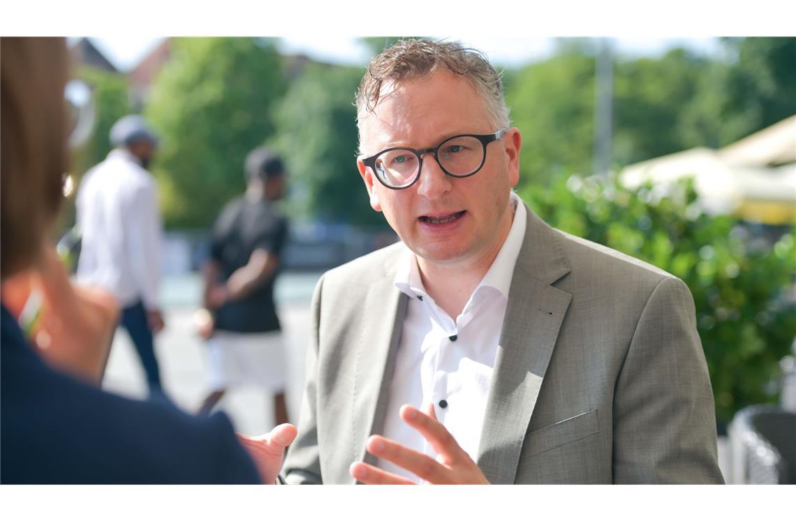 Grüne fordern Überprüfung von Beamten mit AfD-Mitgliedschaft Grünen-Politiker Andreas Schwarz will, dass die Einstufung des Verfassungsschutzes nicht folgenlos bleibt. (Archivbild)