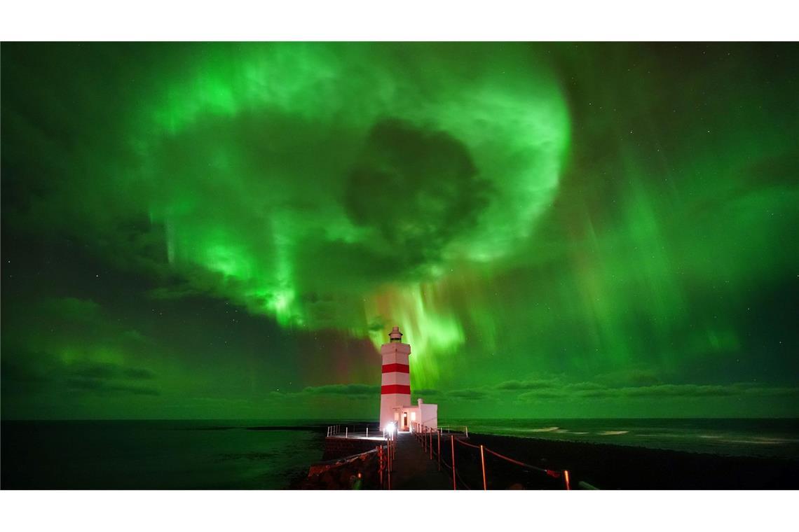 Bilder des Tages Grünes Leuchten - Nordlicht in Island