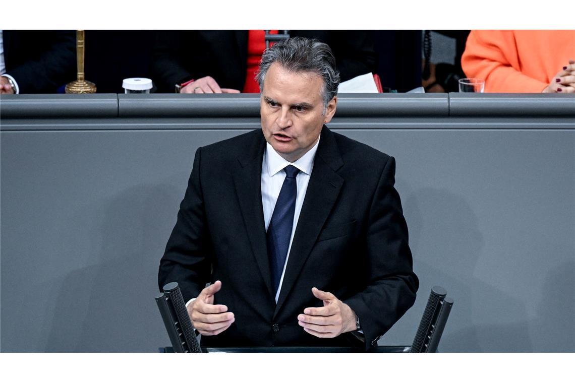 Union benennt Voraussetzungen für Gewaltschutzgesetz Günter Krings (CDU) sagt, die Flucht ins Frauenhaus dürfe nicht als Normalfall bei Gewalt in der Familie angesehen werden. (Archivbild)