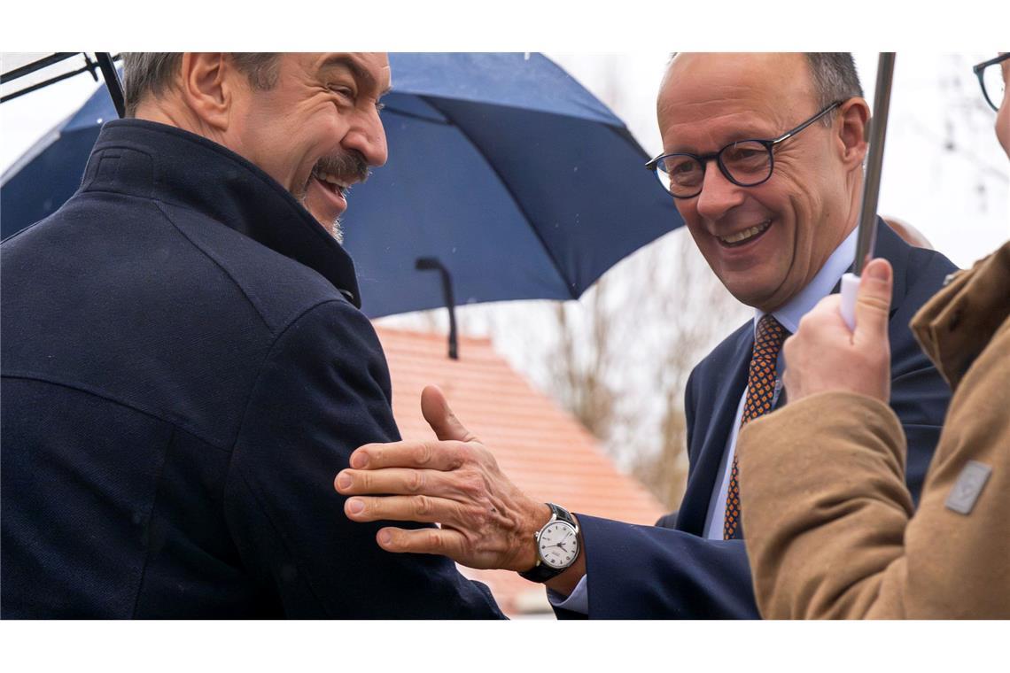 Bilder des Tages Gut lachen haben CSU-Chef Markus Söder (l) und CDU-Chef Friedrich Merz bei der Winterklausur der CSU-Landesgruppe im Bundestag in Kloster Seeon. Die Union hat gute Chancen, bei den kommenden Bundestagswahlen stärkste Kraft zu werden und die Ampelregierung abzulösen.