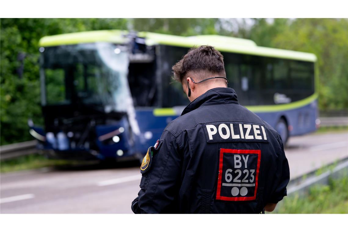 Gutachter sollen die Unfallursache ermitteln. (Archivbild)