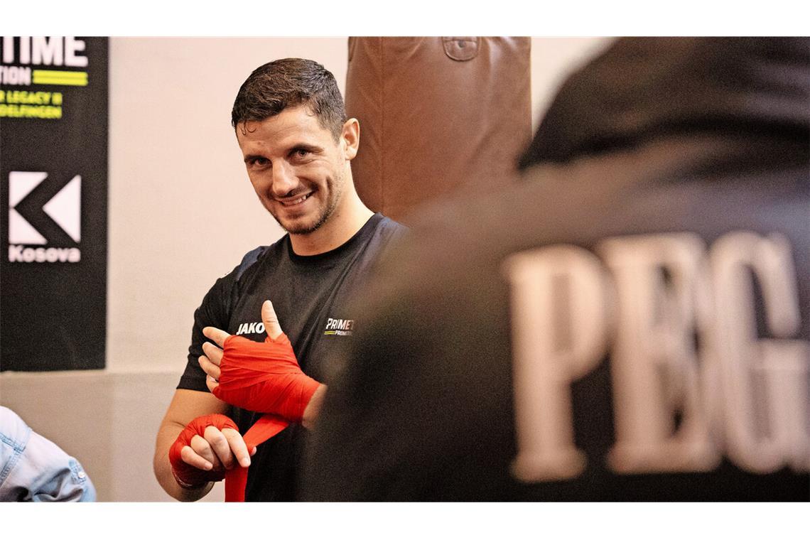 Gute Laune bei Ardian Krasniqi: Im Dezember steht der Boxer das nächste Mal in Stuttgart im