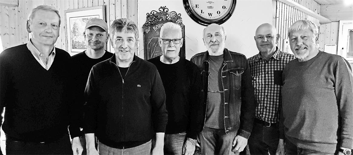 Haben beim TCM das Sagen (von links): Breitensport-Beauftragter Udo Claus, Platzwart Axel Cordts, Vorsitzender Harald Schibrani, Hauswart Jürgen Güllich, Schriftführer Klaus Hufschmied, Sportwart und stellvertretender Vorsitzender Wolfgang Nell sowie Kassier Ludwig Franke. Foto: privat