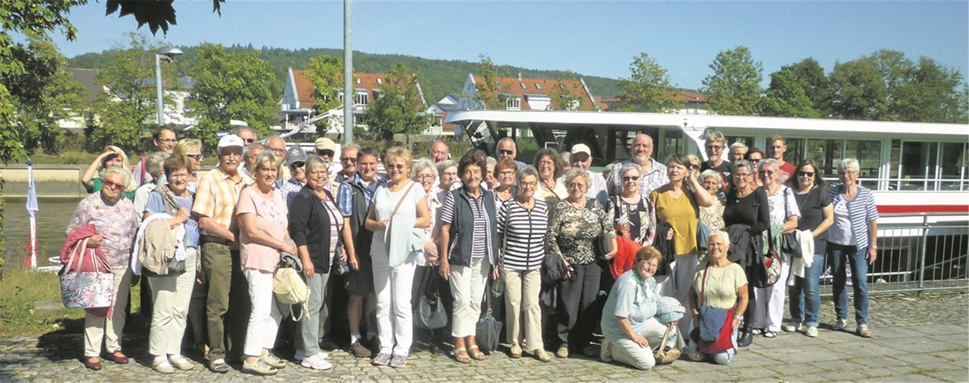 Auf der Altmühlperle genussvoll unterwegs Haben ihre Schiffsausfahrt sehr genossen: Die Mitglieder des VdK-Ortsverbands Murrhardt. Foto: privat