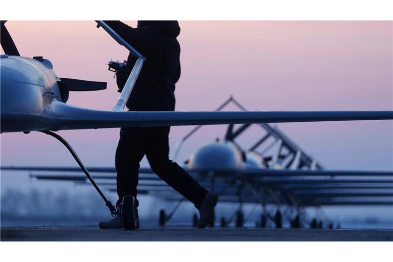 Haben sie oder haben sie nicht Putins Residenz angegriffen? Ukrainische Langstreckendrohnen vor dem Flug. (Archivbild)