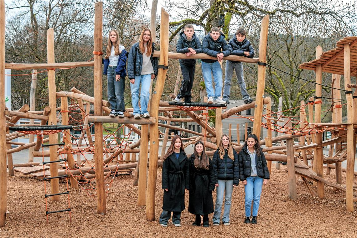 Haben spannende Erfahrungen bei ihren Einsätzen gemacht (oben von links, dann unten von links): Lea Merklein, Nele Föll, Tim Schmidt, Diego Scholz, Luis Bergner, Miriam Merklein, Rümeysa Topal, Ronja Sanwald und Meral Yordanova. Fotos: Stefan Bossow
