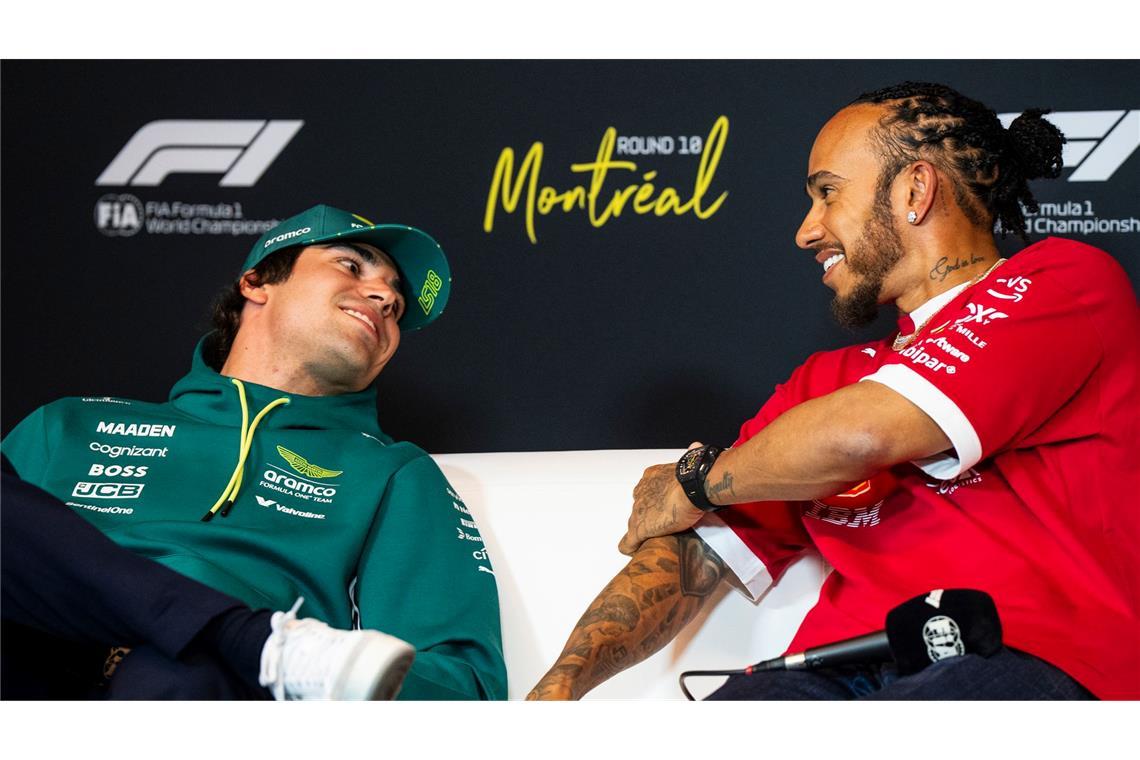 "Chaos" bei Ferrari - aber Hamilton denkt nicht ans Aufhören Hamilton (rechts) bei einer Medienrunde im Gespräch mit Lance Stroll.