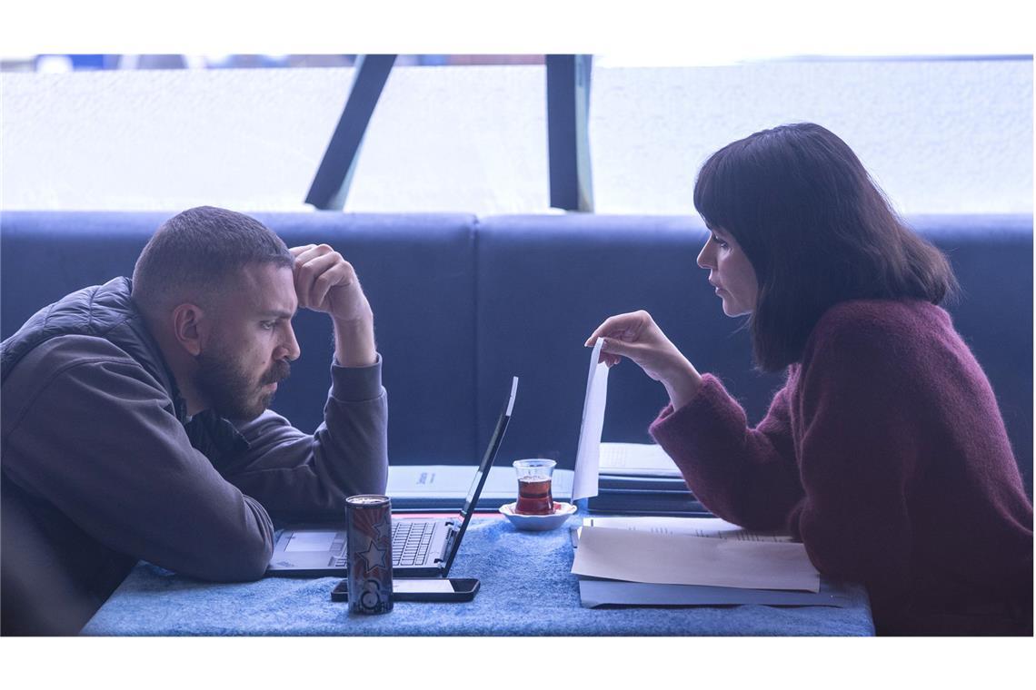 Hamza Kulina (Edin Hasanović ) und Maryam Azadi (Melika Foroutan) lernen sich bei den Ermittlungen besser kennen.