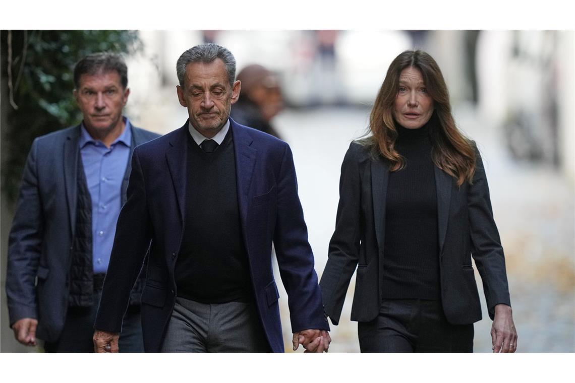 Bilder des Tages Hand in Hand ins Gefängnis