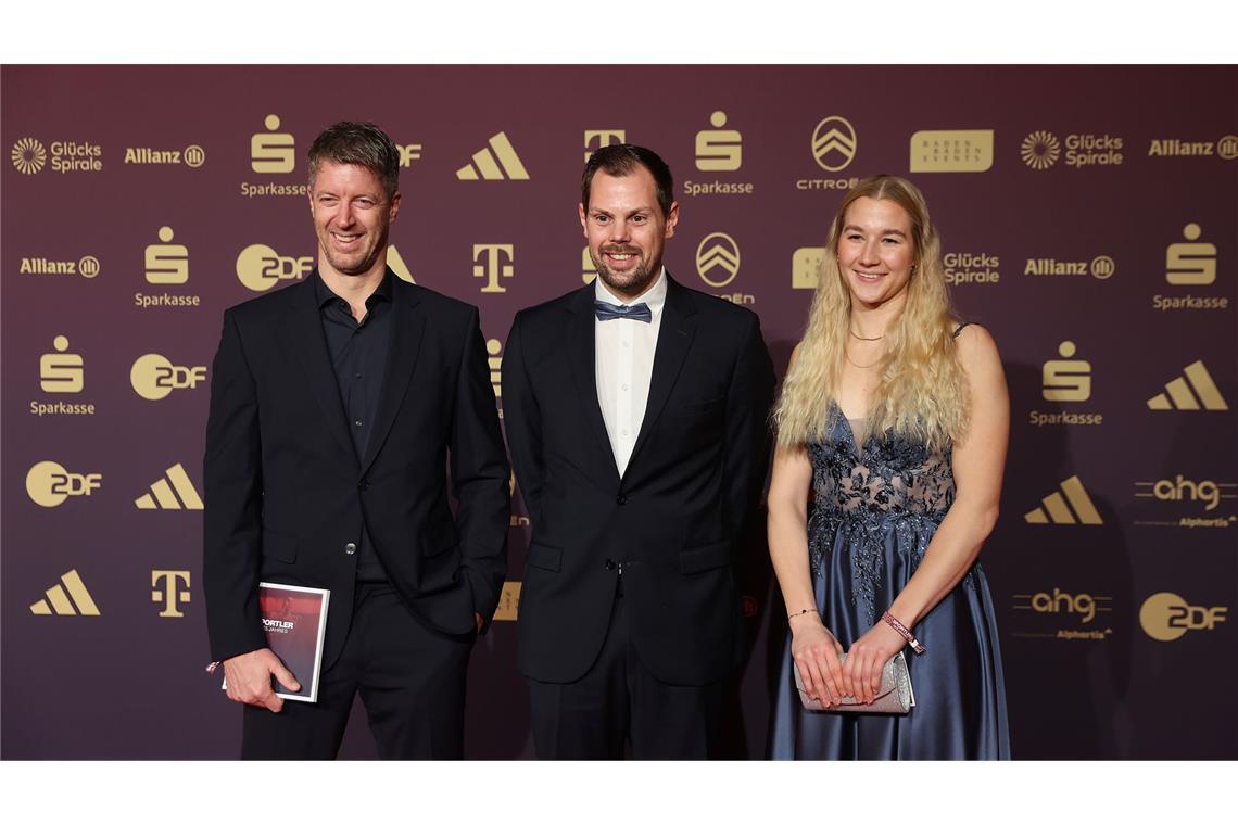 Handball-Bundestrainer bei den Frauen, Markus Gaugisch (li.), Frederik Griesbach (Co-Trainer) und Torhüterin Katharina Filter.