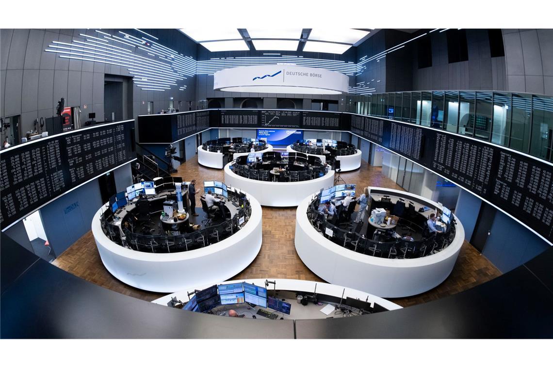 Handelssaal der Frankfurter Börse: Die Dax Konzerne legen im Tagesgeschäft zu (Archivbild)