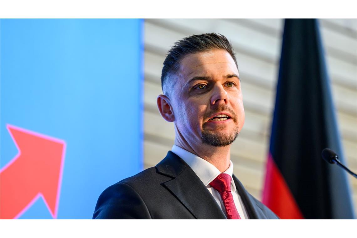 Was bedeutet die neue Einstufung für die AfD? Hannes Gnauck war Vorsitzender der "Jungen Alternative", die der Verfassungsschutz bereits als rechtsextremistisch eingestuft hatte. Im Herbst soll eine neue Jugendorganisation gegründet werden, die dann enger mit der Partei verbunden ist. (Archivfoto)