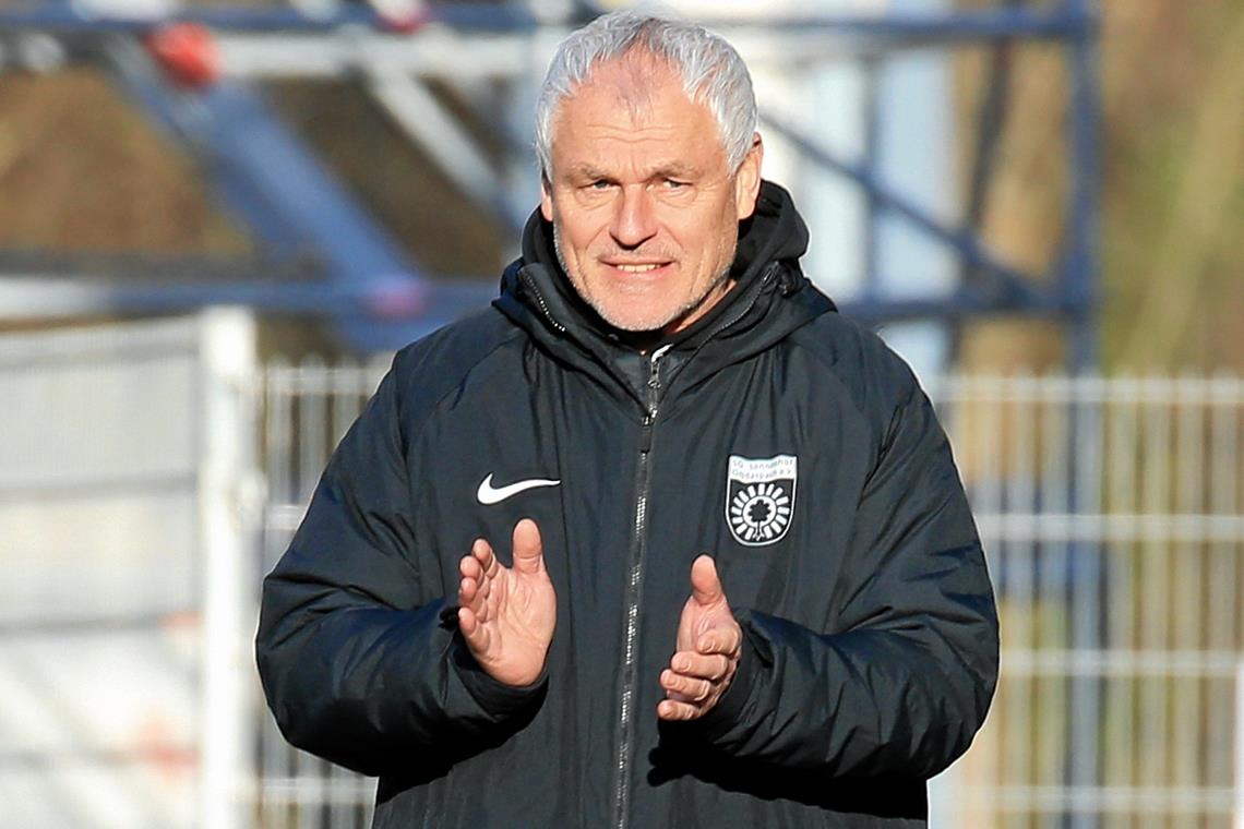 SG Sonnenhof: Boysen coacht und Mölders stürmt Hans-Jürgen Boysen gibt ab sofort wieder in Großaspach die Kommandos. Foto: A. Becher