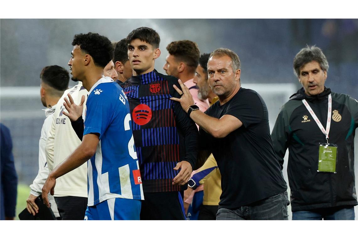 Nach Unfall-Schock: Flick holt Meister-Titel mit Barça Hansi Flick wird Meister in Spanien, wollte auf dem Platz aber nicht groß feiern.