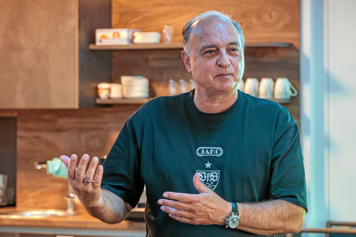 Hansi Müller nahm sich richtig viel Zeit, um zu erzählen. Foto: Stefan Bossow