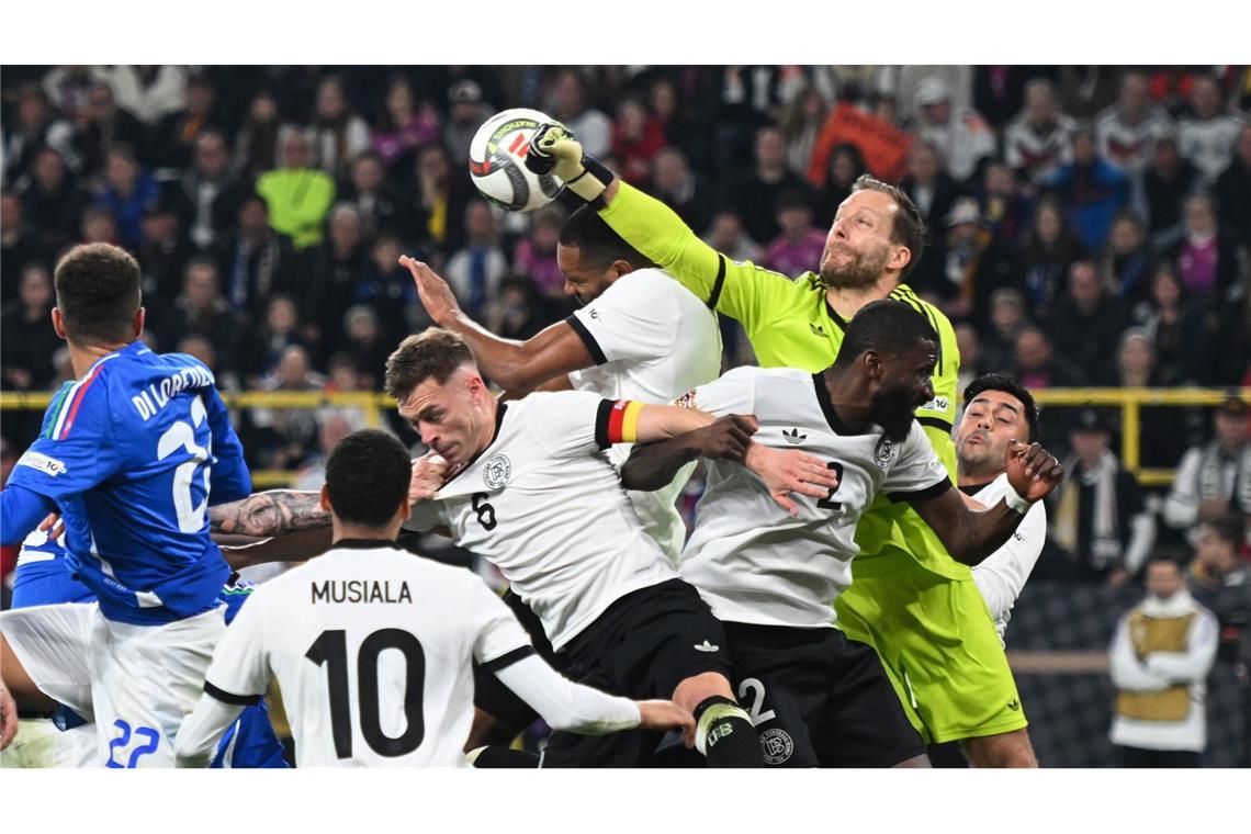 „In der ersten Halbzeit von den Deutschen weggefegt“ – vernichtendes Zeugnis für Italien Hart erkämpft war der Einzug der deutschen Nationalmannschaft ins Final Four der Nations League.