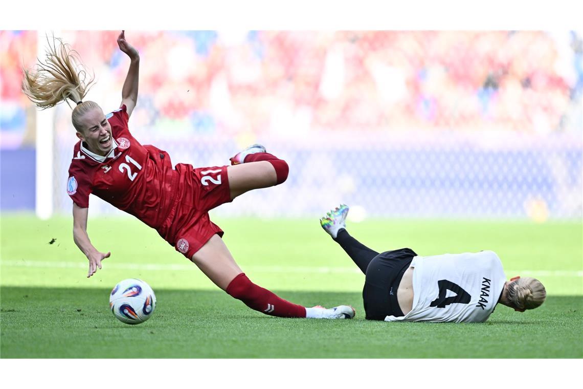 "Mentalitätssieg" und Schweden-Hilfe: DFB-Team in K.o.-Runde Hart umkämpftes Spiel in Basel: Auch für Rebecca Knaak.